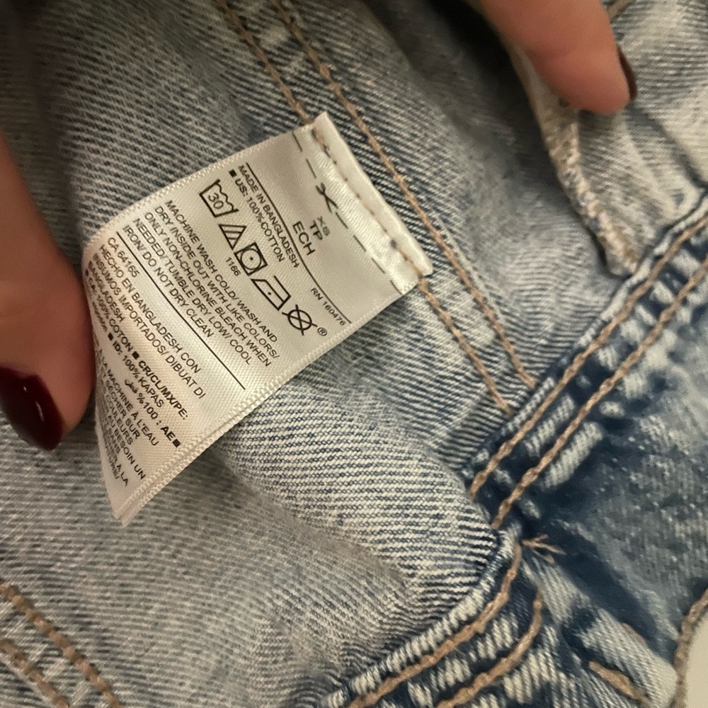 Old Navy Distressed Classic Jean Jacket - Picture 5 of 5